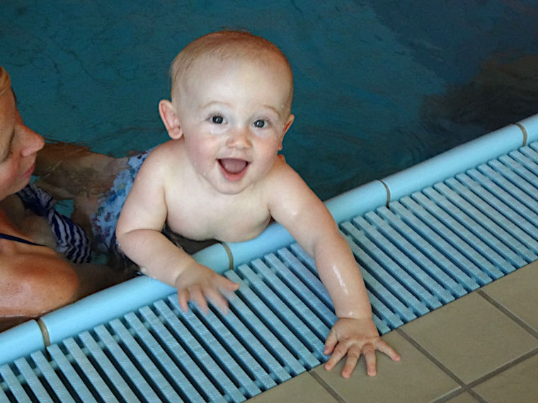 Baby- und Kleinkinderschwimmen, Angebot der Naturheilpraxis Im Regenbogen in Postmünster